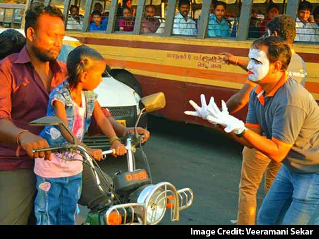 Video : With Mime As His Tool This Man Is Spreading The Message Of Road Safety