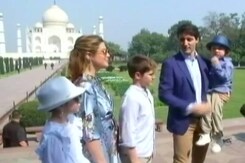 कनाडा के पीएम जस्टिन ट्रूडो ने परिवार सहित किया ताज का दीदार कनाडा के पीएम जस्टिन ट्रूडो ने परिवार सहित किया ताज का दीदार