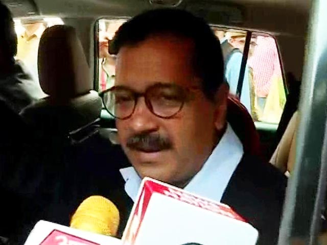 बड़ी खबर : केजरीवाल ने एलजी से की अफसरों की शिकायत