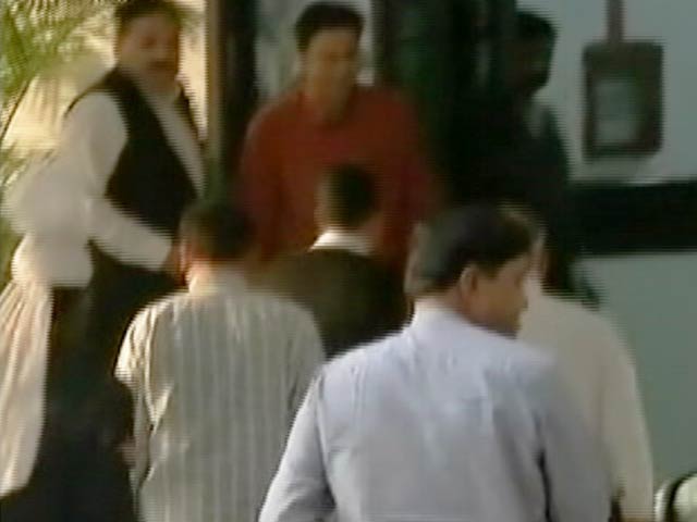 इंडिया 8 बजे : सीएम केजरीवाल ने एलजी से की अफसरों की शिकायत