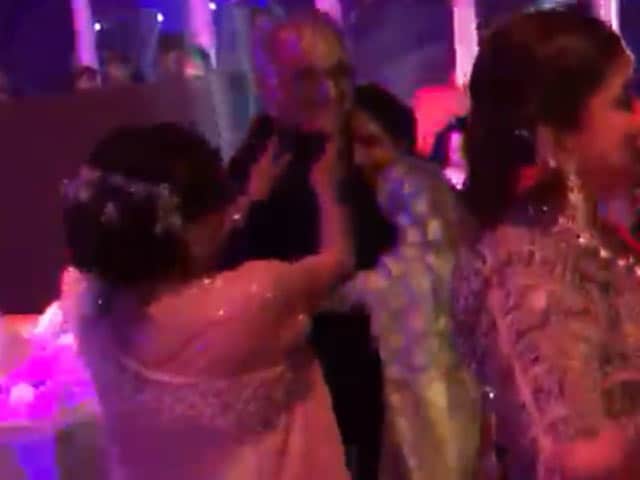 Video : Watch: At Dubai Wedding, Dancing Sridevi Hugged Boney Kapoor