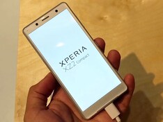 Sony Xperia XZ2, Xperia XZ2 Compact First Look