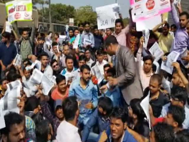 प्राइम टाइम : भर्ती प्रक्रिया लचर, परीक्षार्थी परेशान