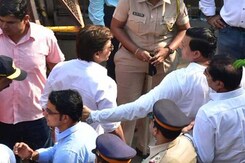 Sridevi's Final Journey, Shah Rukh Khan Attends Funeral Sridevi's Final Journey, Shah Rukh Khan Attends Funeral