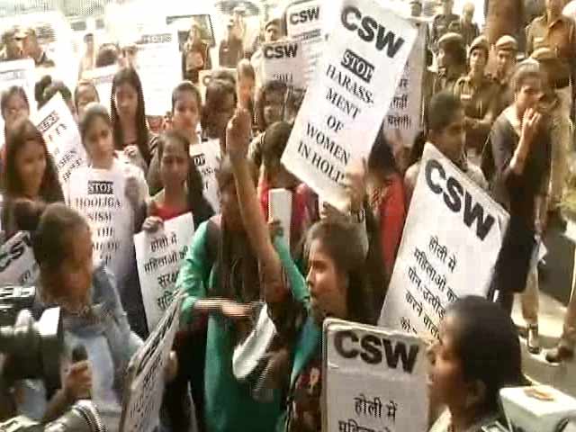 Hit By "Semen-Filled Balloons", DU Students Protest Outside Police Headquarters