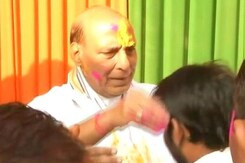 नेताओं के घर पर होली नेताओं के घर पर होली