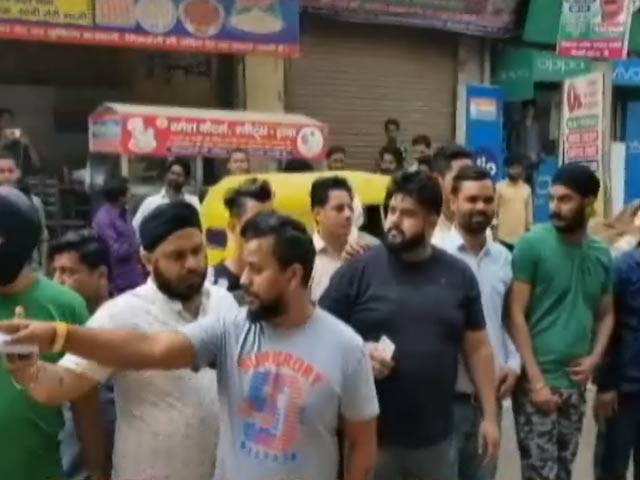 होली के हुड़दंग में चली गोली