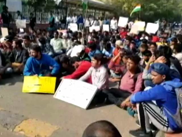 Videos : SSC के छात्रों के प्रदर्शन का छठा दिन, लिखित जांच की मांग पर अड़े
