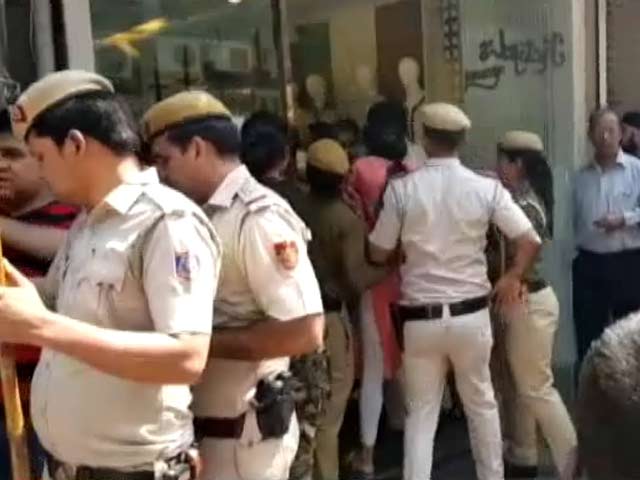 सिटी सेंटर : दिल्ली में सीलिंग ड्राइव ने एक बार फिर पकड़ा जोर, दाउद का करीबी गिरफ्तार