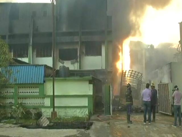 Videos : TopNews@8AM: मुंबई में फैक्टरी का बॉयलर फटने से आग, 13 घायल
