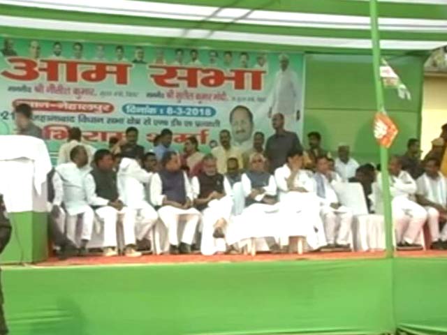 बिहार उपचुनाव में नीतीश बनाम तेजस्वी की जंग, प्रचार का आखिरी दिन