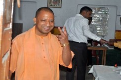 UP And Bihar By-Election 2018 Updates: Gorakhpur Records 43% Polling, 37.39% In Phulpur UP And Bihar By-Election 2018 Updates: Gorakhpur Records 43% Polling, 37.39% In Phulpur