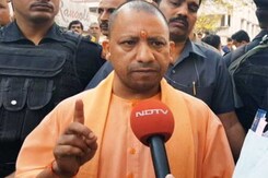 हम राजनीति मेें अपवित्र सौदेबाजी के खिलाफ हैं : सीएम योगी हम राजनीति मेें अपवित्र सौदेबाजी के खिलाफ हैं : सीएम योगी