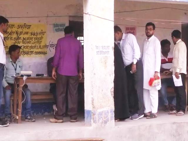 बिहार : लोकसभा की एक और विधानसभा की 2 सीटों के लिए मतदान संपन्‍न