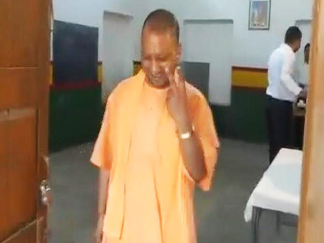 यूपी लोकसभा उपचुनाव योगी आदित्‍यनाथ के लिए साख की लड़ाई