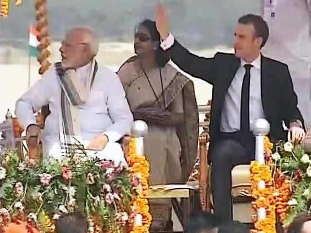 मोदी-मैक्रों की गंगा की सैर