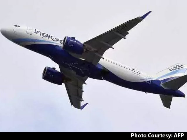 Video : IndiGo, GoAir Cancel 65 Flights After Planes Are Grounded, Passengers Stuck