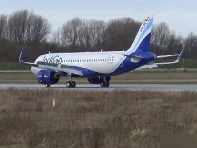 Videos : डीजीसीए की सख्ती का असर, इंडिगो-गो एयर की 65 उड़ानें रद्द