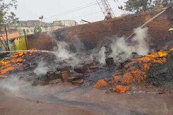 Major Fire Near Howrah Bridge, No Casualty Reported Major Fire Near Howrah Bridge, No Casualty Reported