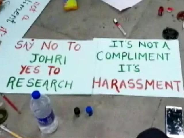 जेएनयू में प्रोफेसर के खिलाफ छेड़खानी का आरोप, छात्रों  का प्रदर्शन