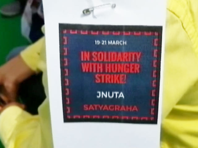 JNU के प्रोफेसर भी सत्याग्रह पर