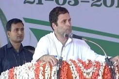 फेसबुक विवाद में कूदे राहुल गांधी, ट्वीट कर सरकार पर साधा निशाना फेसबुक विवाद में कूदे राहुल गांधी, ट्वीट कर सरकार पर साधा निशाना