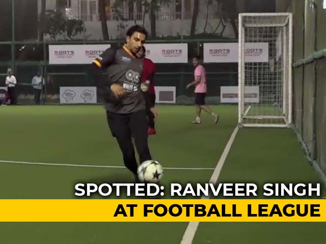 Celeb Spotting: Ranveer Singh, Urvashi Rautela, Yami Gautam & Others