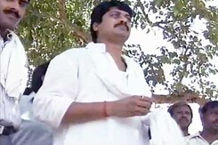 वोट डालकर मुख्यमंत्री योगी से मिले राजा भैया वोट डालकर मुख्यमंत्री योगी से मिले राजा भैया