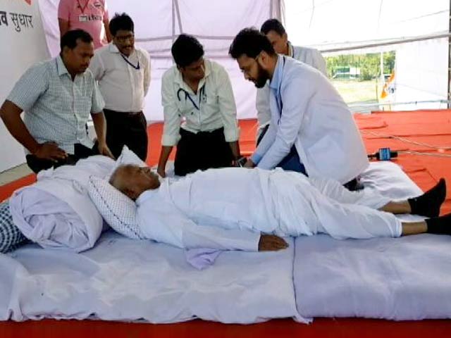 अण्णा का अनशन जारी, बिगड़ने लगी सेहत