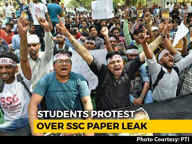 Video : Hundreds Of SSC Candidates Clash With Police In Delhi, Detained