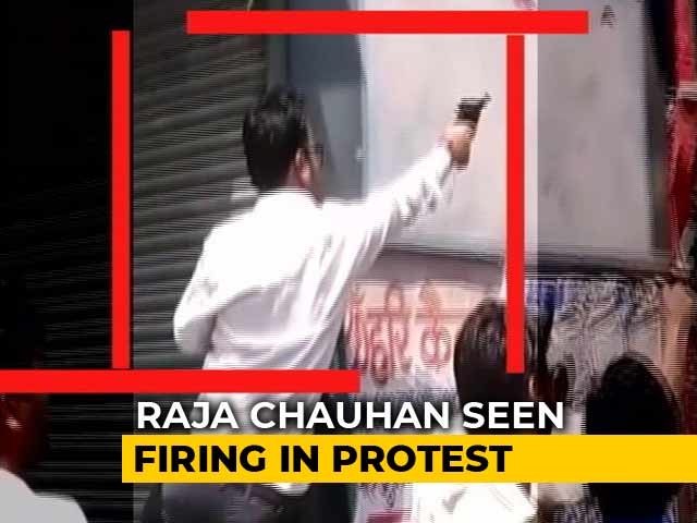 Video : Viral Video Shows Man Firing At Dalit Protesters In Gwalior, Triggers Police Hunt