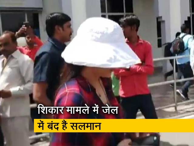 जेल में बंद सलमान से मिलने पहुंचीं प्रीति जिंटा