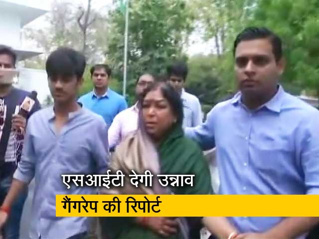 Videos : DGP से मिलने पहुंची विधायक कुलदीप सिंह सेंगर की पत्नी