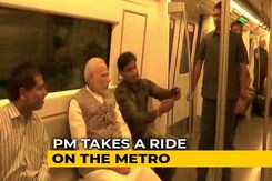 PM Modi Takes Metro During Rush Hour, Riders Go Selfie-Happy PM Modi Takes Metro During Rush Hour, Riders Go Selfie-Happy