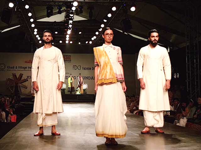 Video : <i>Khadi</i> Fabric Is Being Reinvented By Indian Fashion Designers