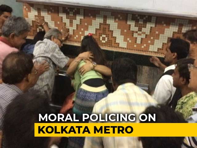 Video : Couple Abused, Beaten For "Standing Too Close" Inside Kolkata Metro