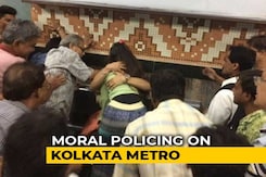 Couple Abused, Beaten For "Standing Too Close" Inside Kolkata Metro Couple Abused, Beaten For "Standing Too Close" Inside Kolkata Metro