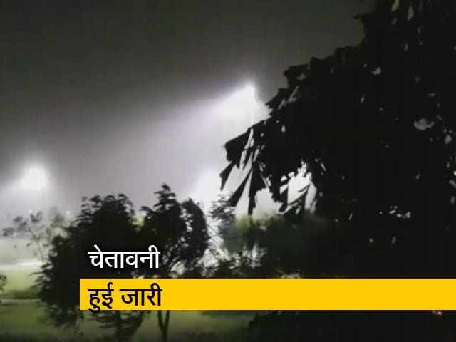 Videos : दिल्ली- एनसीआर में दिखने लगा तूफान का असर