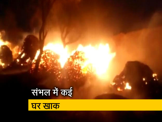 तूफान का कहर :  संभल में बिजली का तार गिरने से कई घर खाक