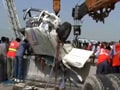 Video : यमुना एक्सप्रेसवे पर हादसा : पुल से लटकी कार, एक की मौत