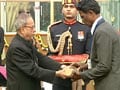 Video : President honours India's bravehearts on Republic Day