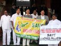Video : For Telangana push, Congress expels six MPs