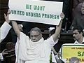 Videos : तेलंगाना का विरोध संसद में 'मूर्ति' बनकर