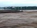 Video : हिमाचल में देखते-देखते बह गया पुल, तीन लोग डूबे
