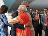 Video : PM Modi Greets Obama With Hug