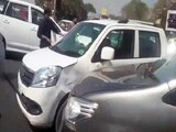 Video : कैमरे में कैद रोड रेज : महिला की कार को मारी टक्कर, फिर कहे अपशब्द