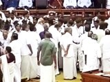 Video : केरल विधानसभा में हंगामा, स्पीकर की कुर्सी फेंकी, तोड़फोड़-हाथापाई