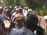 Video : AAP Workers Storm into Chief Minister's Residence in Chennai, Demand CBI Probe into Engineer's Death