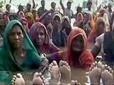 Video : खंडवा : दस दिन से जल सत्याग्रह कर रहे किसानों की हालत बिगड़ी