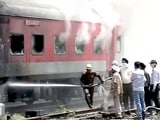 Videos : नई दिल्ली : यार्ड में खड़ी राजधानी एक्सप्रेस में लगी भीषण आग